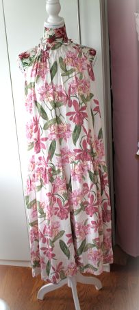 Maxikleid mit Blumenmuster Grösse L/XL NEU