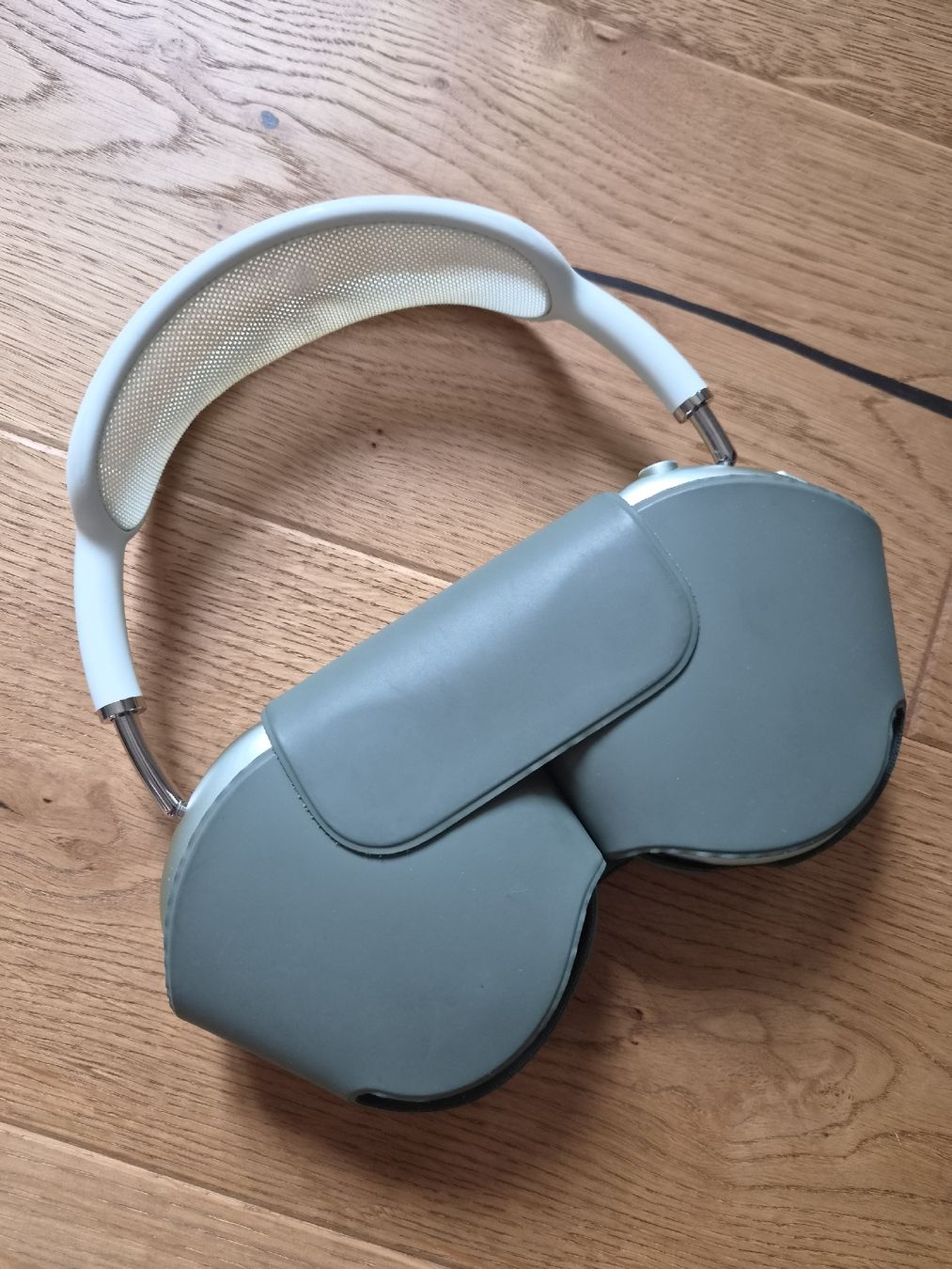 Apple Cuffie: Apple Airpods Max  – Usato da Trimbach venduto da kar0lina