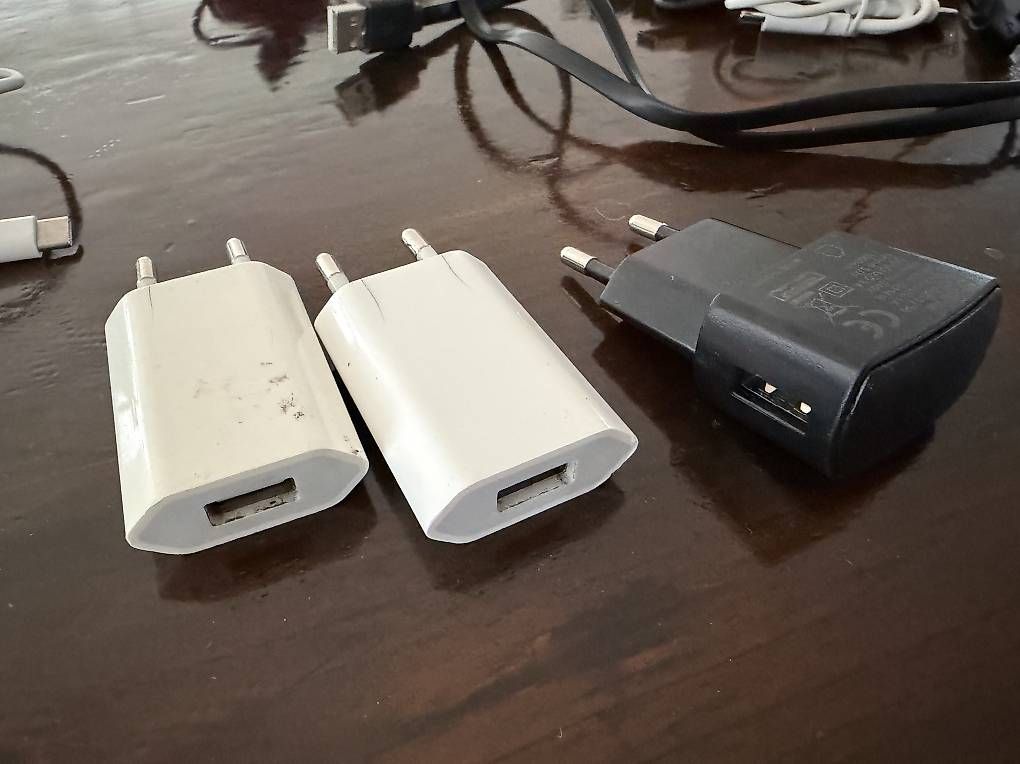 Câbles: Verschiedene Kabel, USB, Lightning, USB C und mini USB – D'occasion à Uster par vingapo 1