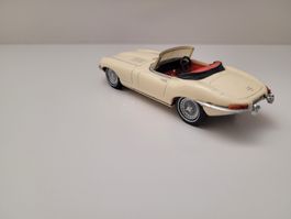 JAGUAR E-TYPE 1/43 (DINKY TOYS) NEU
