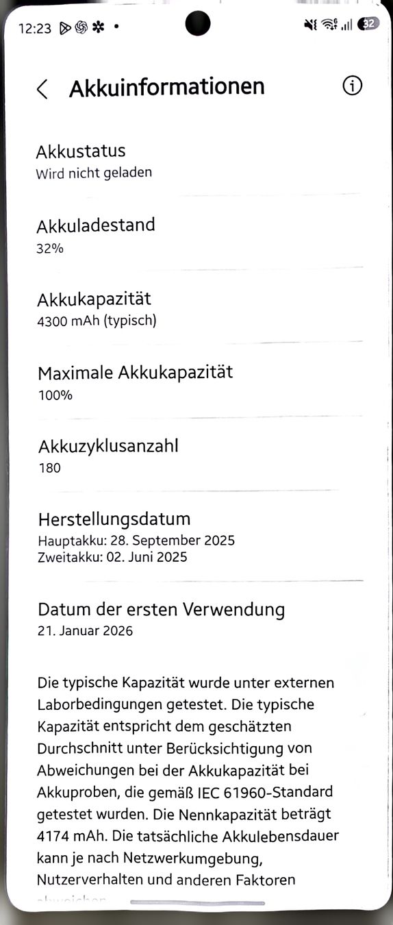 Samsung Telefoni cellulari / Smartphones: Samsung Galaxy Z Flip7 schwarz  – Usato da Buchrain venduto da kble 4