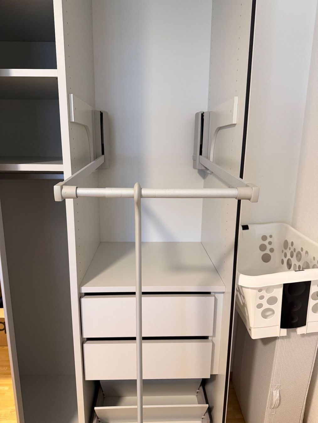 Armoires: Kleiderschrank – D'occasion à Seuzach par Pascal44060 2