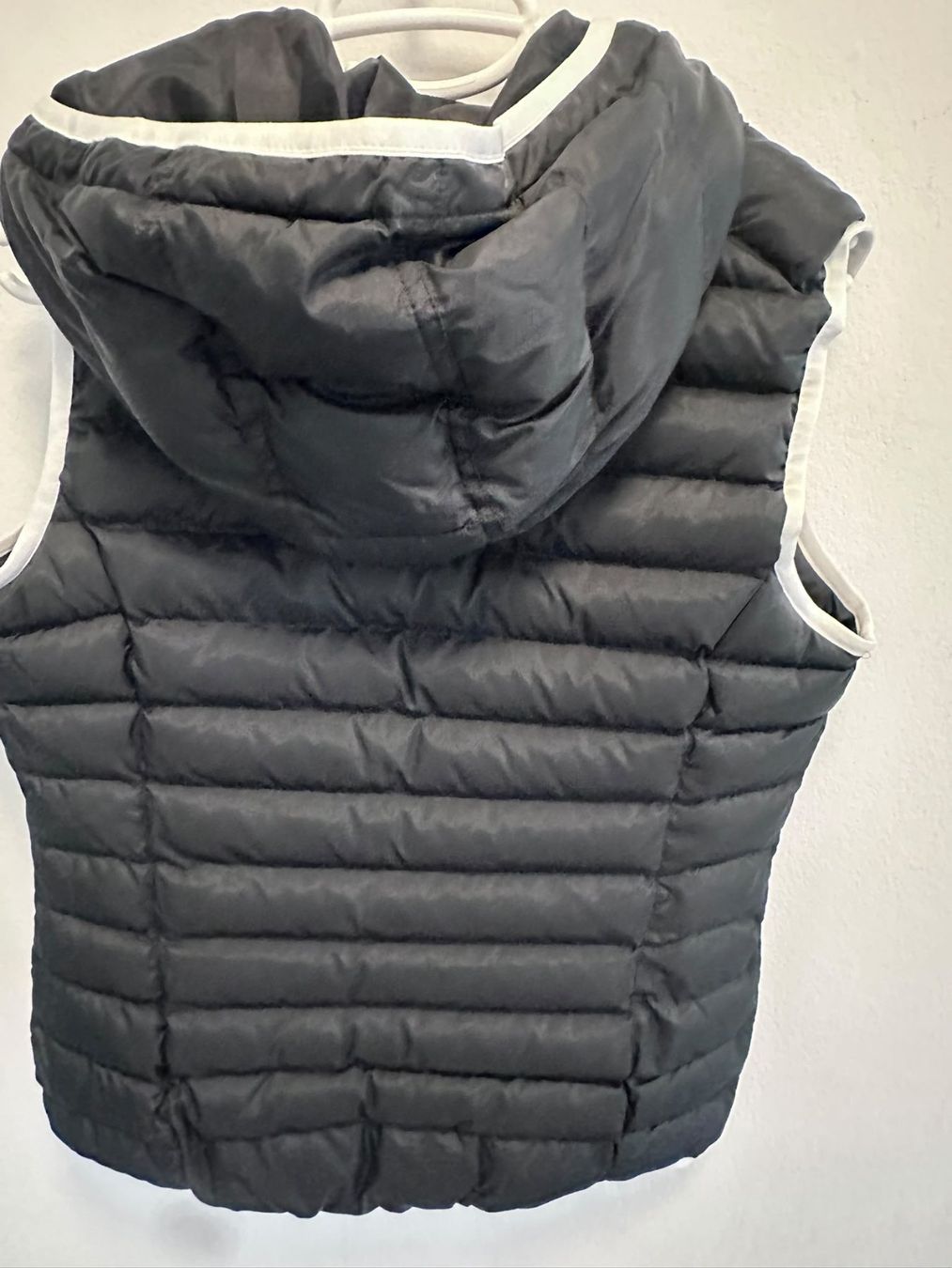 Adidas Gilet & Giacche: Adidas Weste mit Kapuze - Grösse S – Nuovo (secondo la descrizione) da Basel venduto da san_2jbt 1