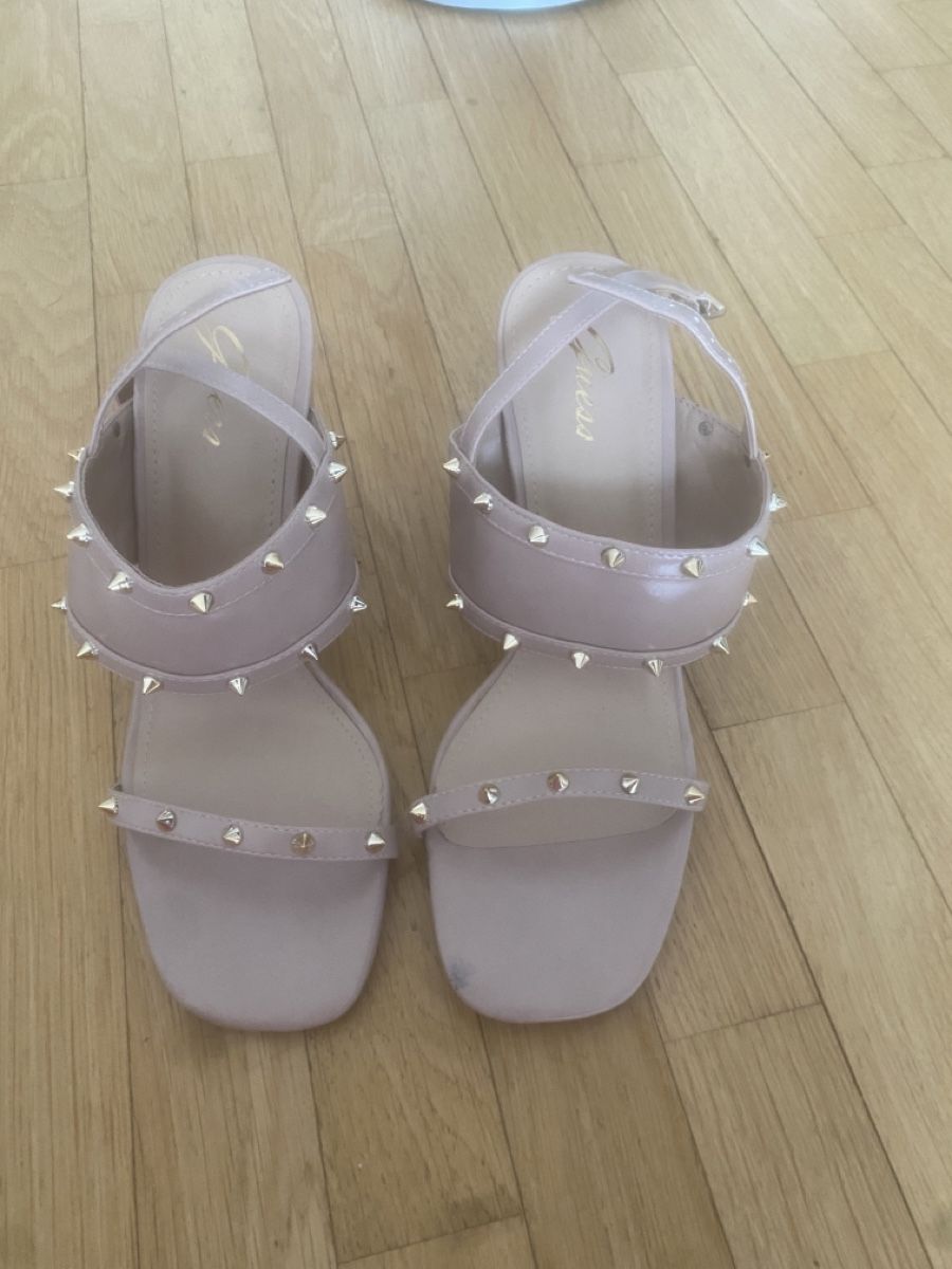 Guess Scarpe da donna: Sandales Guess – Usato da Versoix venduto da wen_75xm