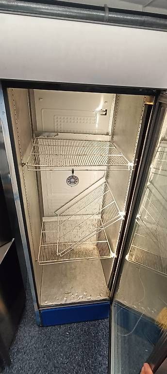 Frigoriferi: Getränkekühlschrank – Usato da Pfäffikon ZH venduto da K-V-M 2