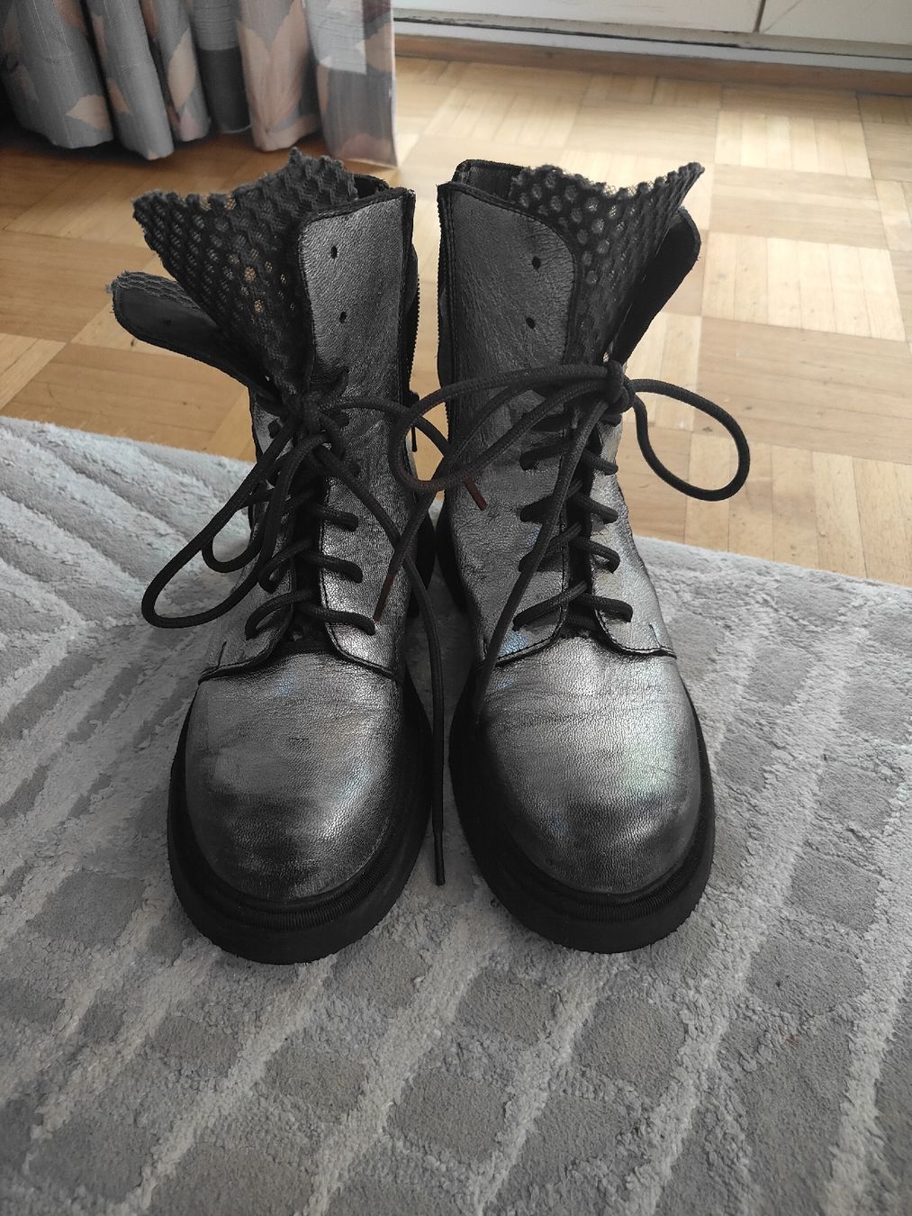 Scarpe da donna: Bottines argentées originales et confortables, taille 38 – Nuovo (secondo la descrizione) da Biel/Bienne venduto da Edi5Roli3 9