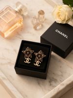 CHANEL Ohrstecker Stern mit CC-Pendant Gold – Wie NEU