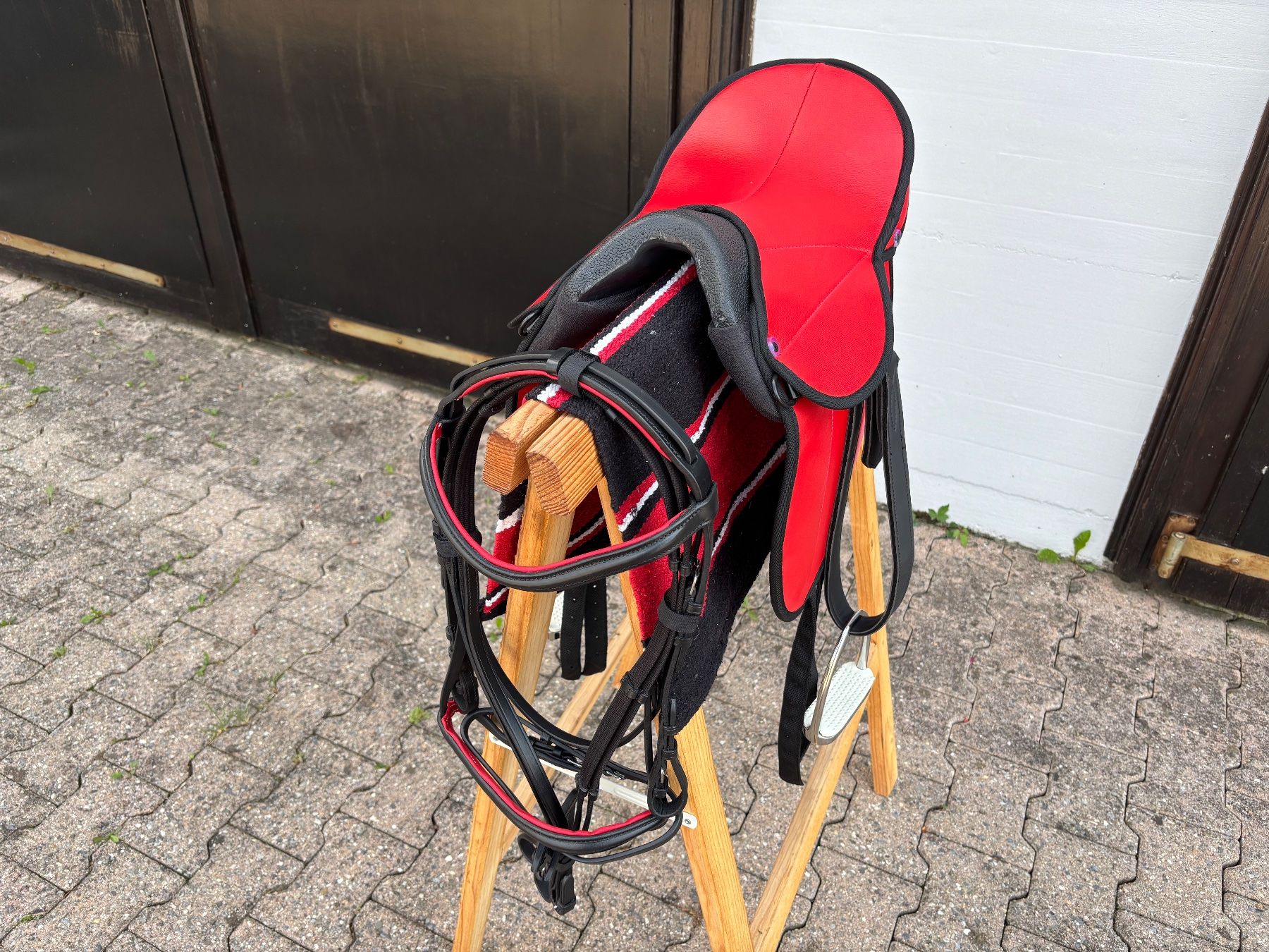 Sattel & Sattelzubehör: schönes rotes Ponysätteli – Gebraucht aus Feldbach von Fea1 8