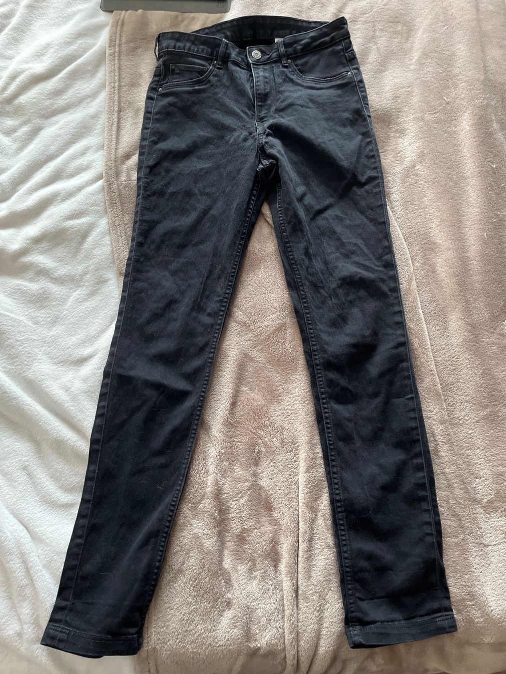 H&M Hosen: Pantalon noir H&M – Gebraucht aus Le Locle von Mayd_h