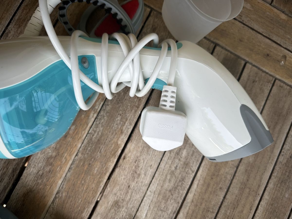 Ferri da stiro: Portable Clothes Steamer - Perfect for Quick Touch-Ups This  – Usato da Zürich venduto da car_68nt 3