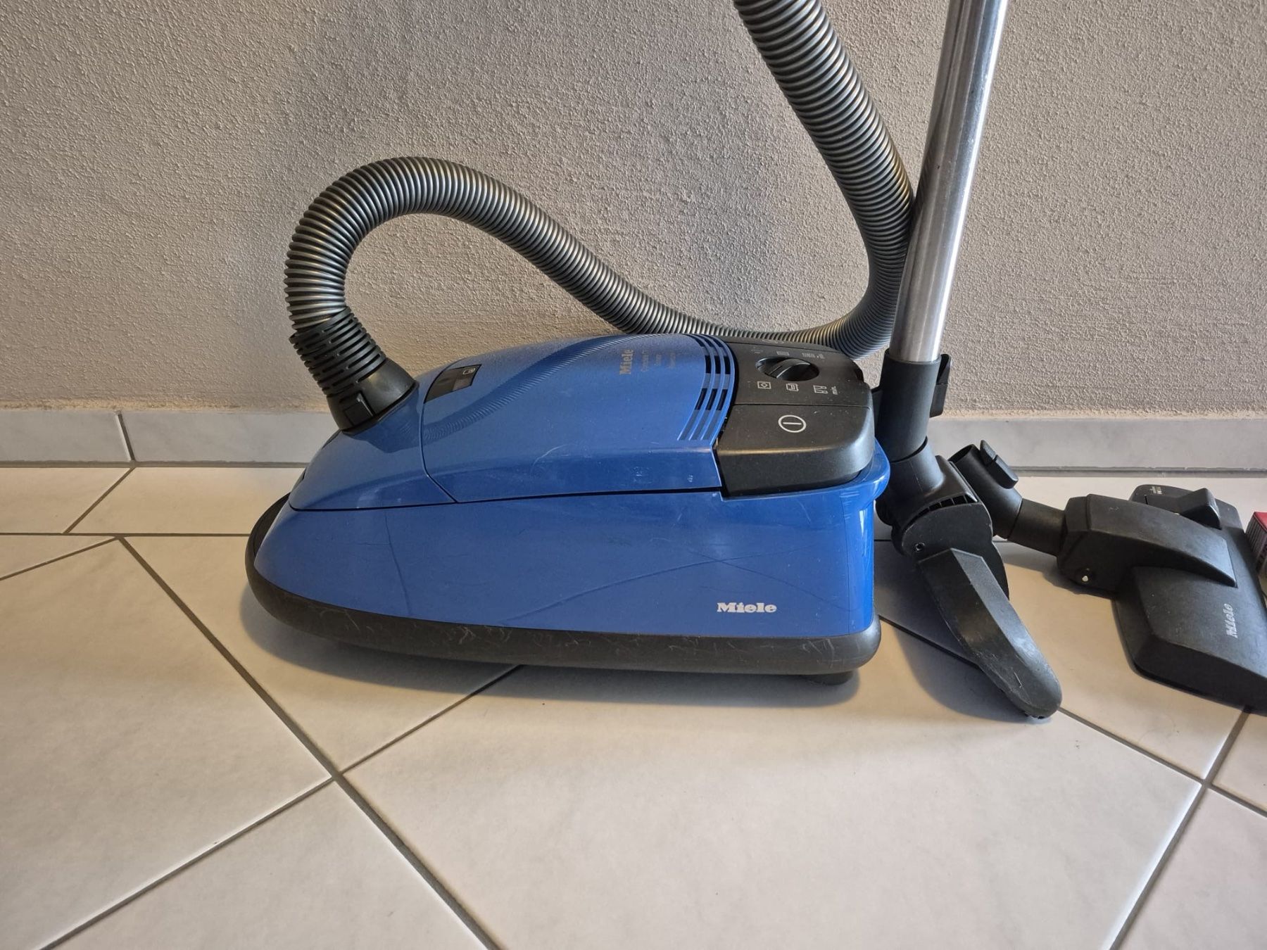 Miele Aspirapolveri & Accessori: Miele Staubsauger – Usato da Bremgarten AG venduto da valia67 4