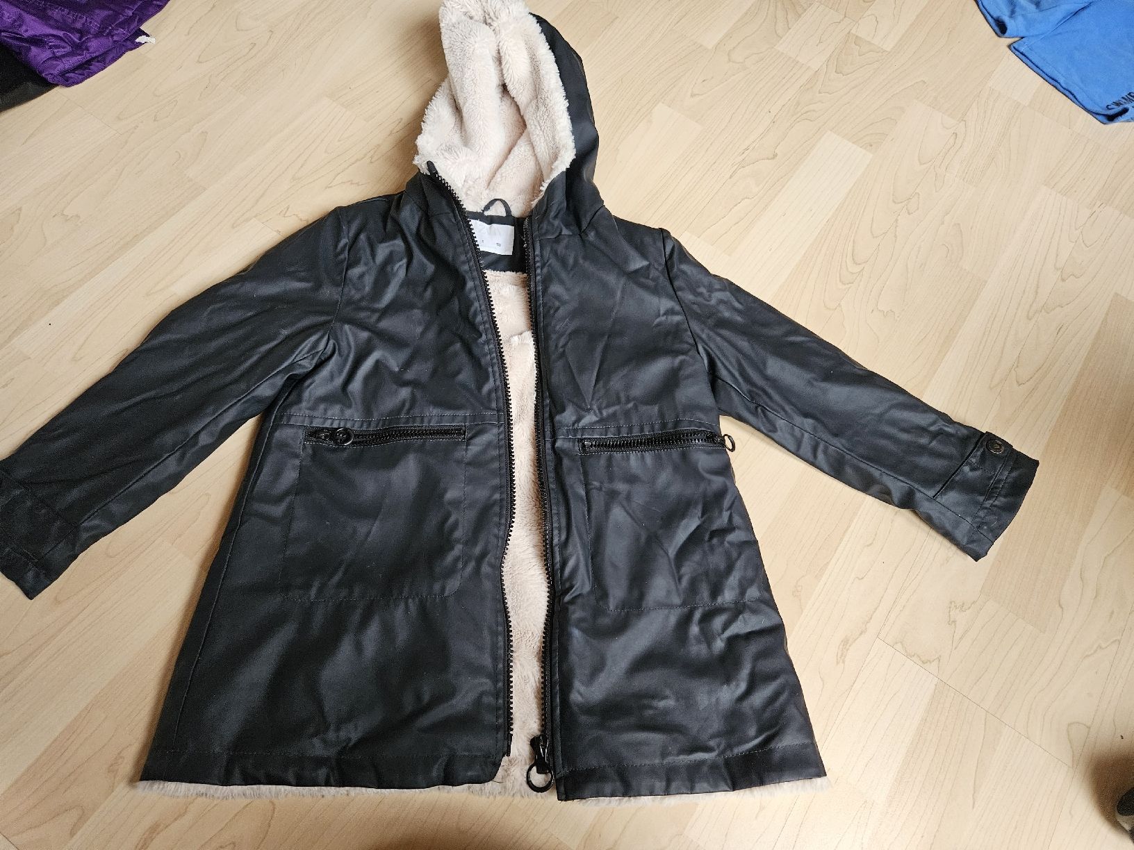 Giacche & Cappotti: Zara Jacke Gr.128 – Usato da Oberkulm venduto da Preneur