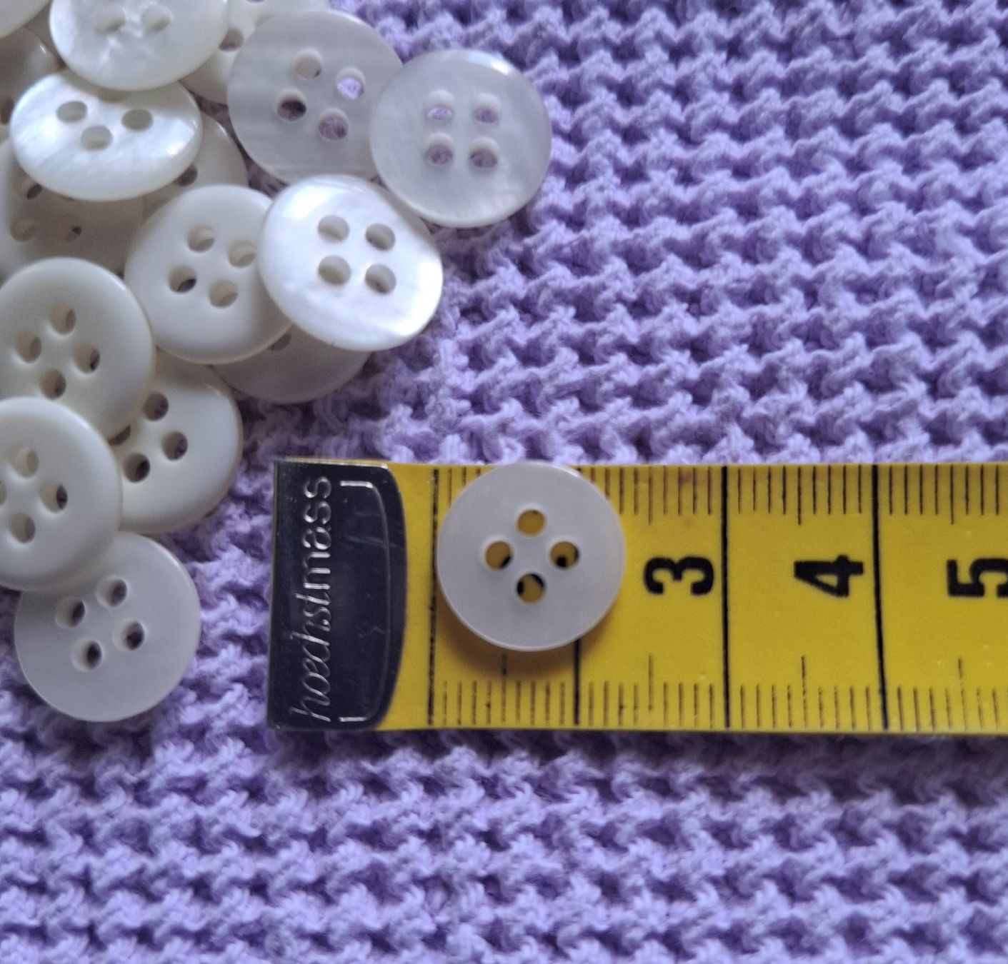 Knöpfe: 1 Lot Knöpfe 13 mm. elfenbeinfarben – Neu (gemäss Beschreibung) aus Dietikon von Hirschkopf 3