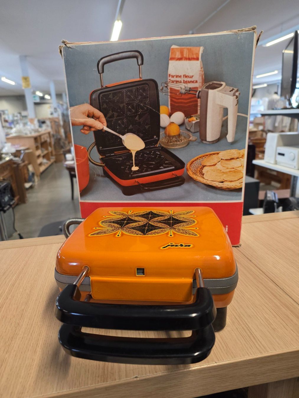 Jura Elettrodomestici da cucina: Jura Waffeleisen orange Typ141. – Usato da Chur venduto da FeschtlandBrockiChur