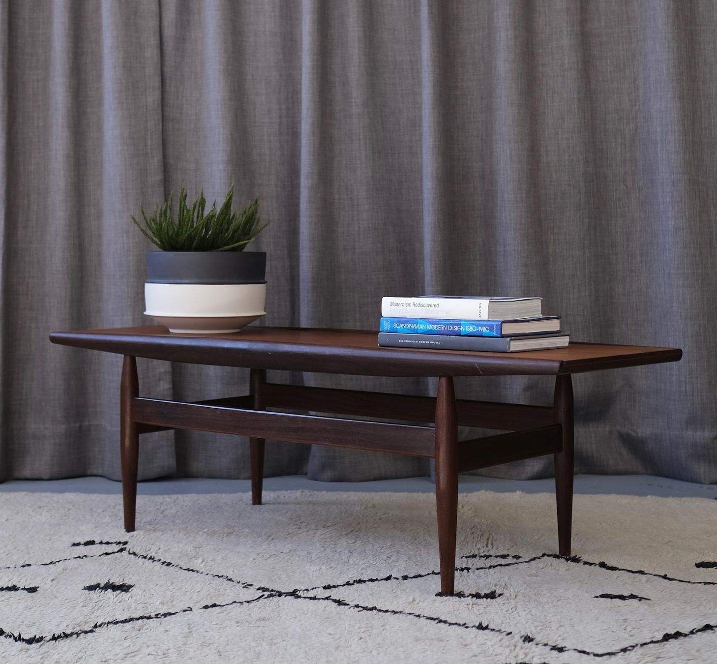 Tavoli: Danish Midcentury Teak Coffee Table ca.1960 – Usato da Bern venduto da Zmodern_VIN