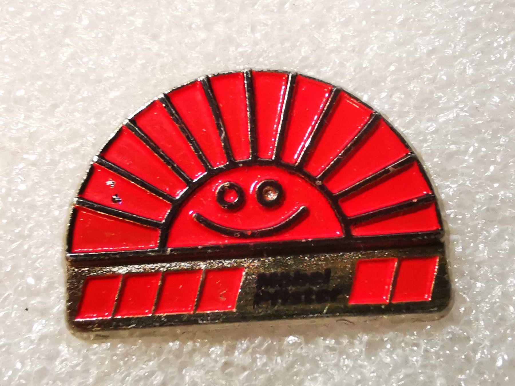 Placchette & Badge: Ansteckpin 19: Möbel Märki – Usato da Oppligen venduto da Pin-Fall-Shop