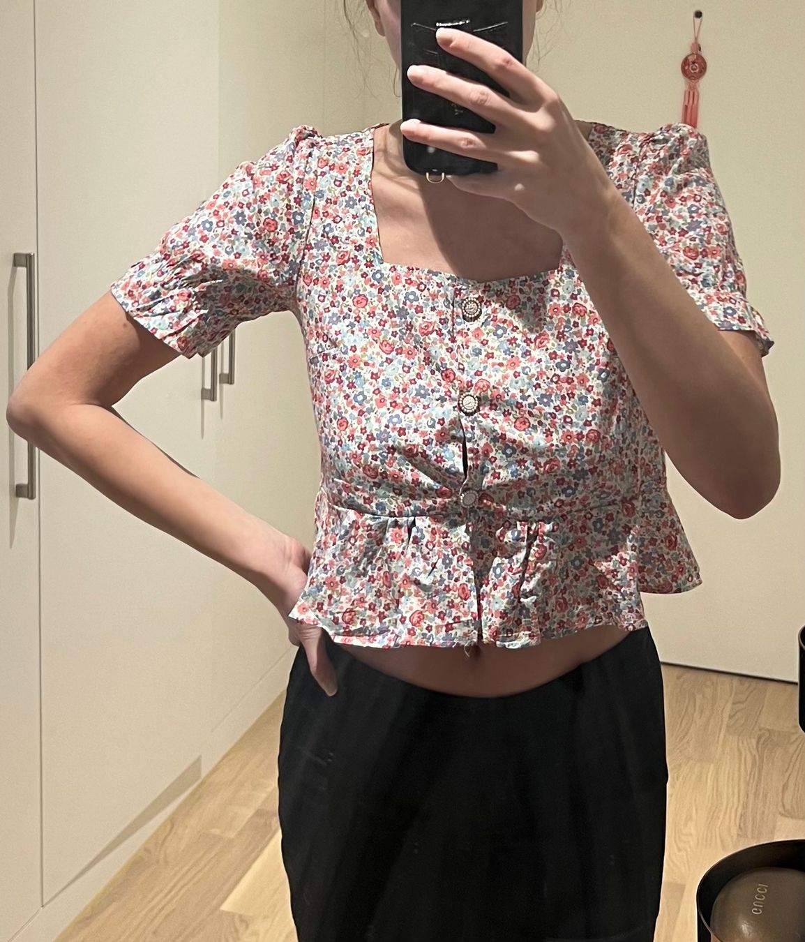 Tops: Crop Top Blumenmuster aus Korea Grösse M – Gebraucht aus Zürich von lexi_alex 2