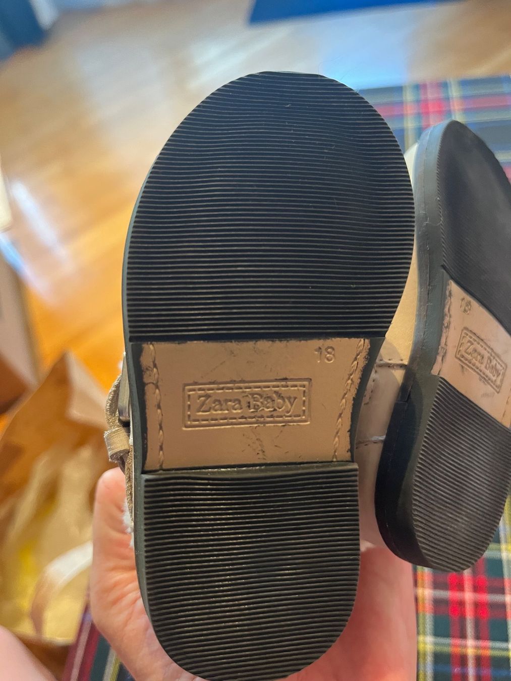 Zara Scarpe per ragazzi: cremefarbene Kinderstiefel, Zara, Größe 18 – Usato da Brugg AG venduto da deb_57xk 3