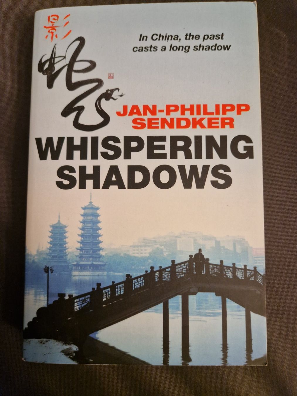 Livres: Wispering Shadows.  (D1) – Neuf (Voir description) à Villars-sur-Glâne par Agnie80