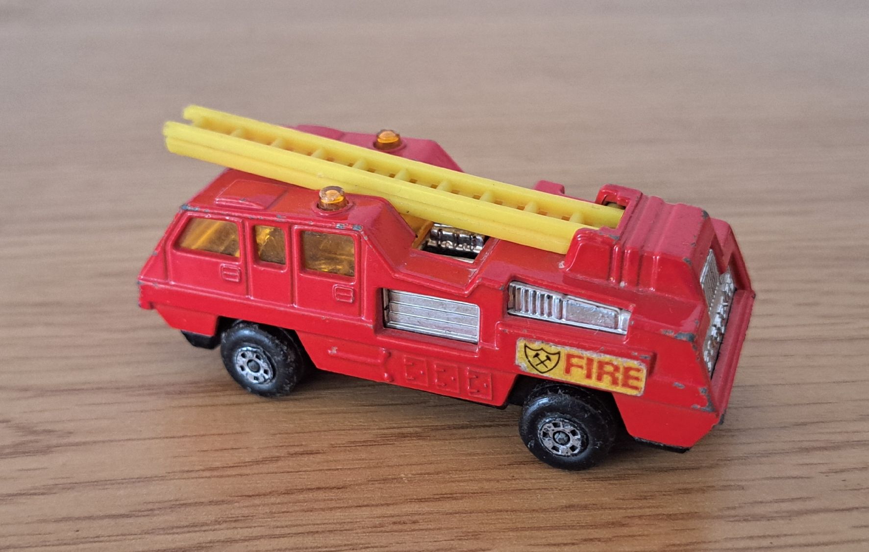 Matchbox Modellini d'auto: Matchbox Superfast : Camion + voiture de pompiers – Usato da St-Imier venduto da supernova21 5