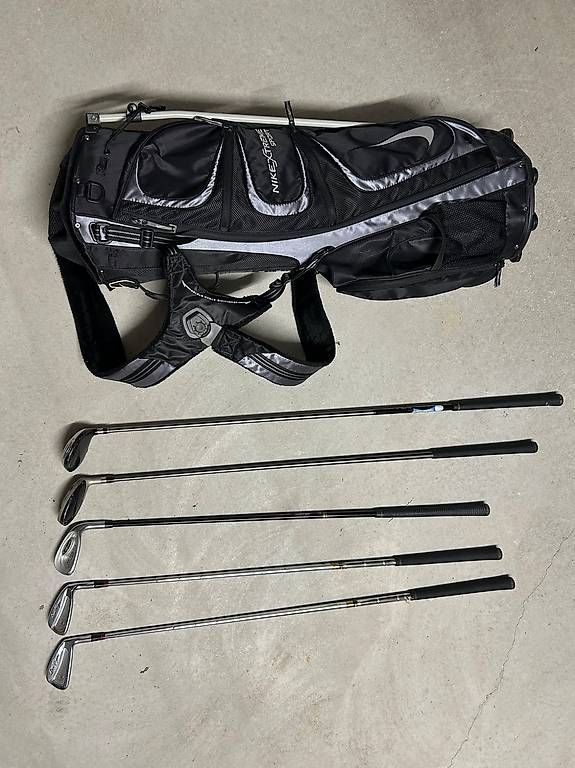 Clubs & Sets: 5 Golfschläger mit Nike Tasche – D'occasion à Speicher par Mugge3