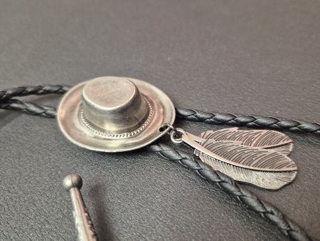 27) Bolo-Tie Westernkrawatte Cowboyhut Silber