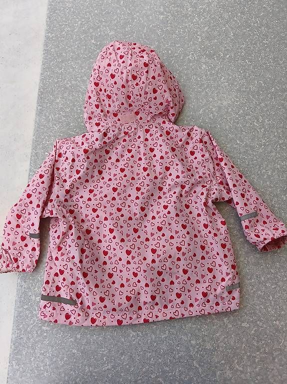 Jacken & Mäntel: Regenjacke in Grösse 86 – Gebraucht aus Eschlikon TG von schwellbi 2