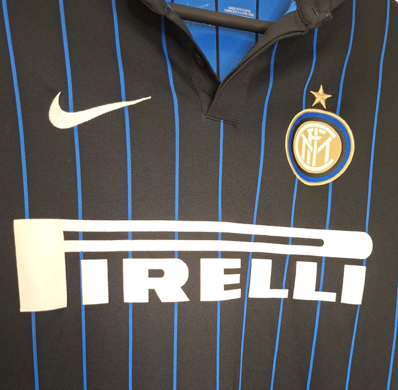 Football Club Internazionale Milano Canottiere & Pantaloni: Original Inter Milan 2014-15 Home Trikot – Usato da St-Léonard venduto da SwissDealsJersey 2