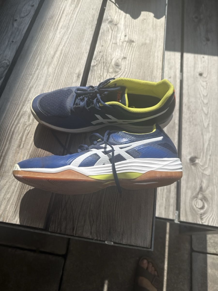 Herrenschuhe: Hallenschuhe ASICS – Gebraucht aus Niederried Interl von stebe92 1