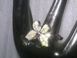 RING MODESCHMUCK MIT EMETATION OPAL,,,GLANZIG
