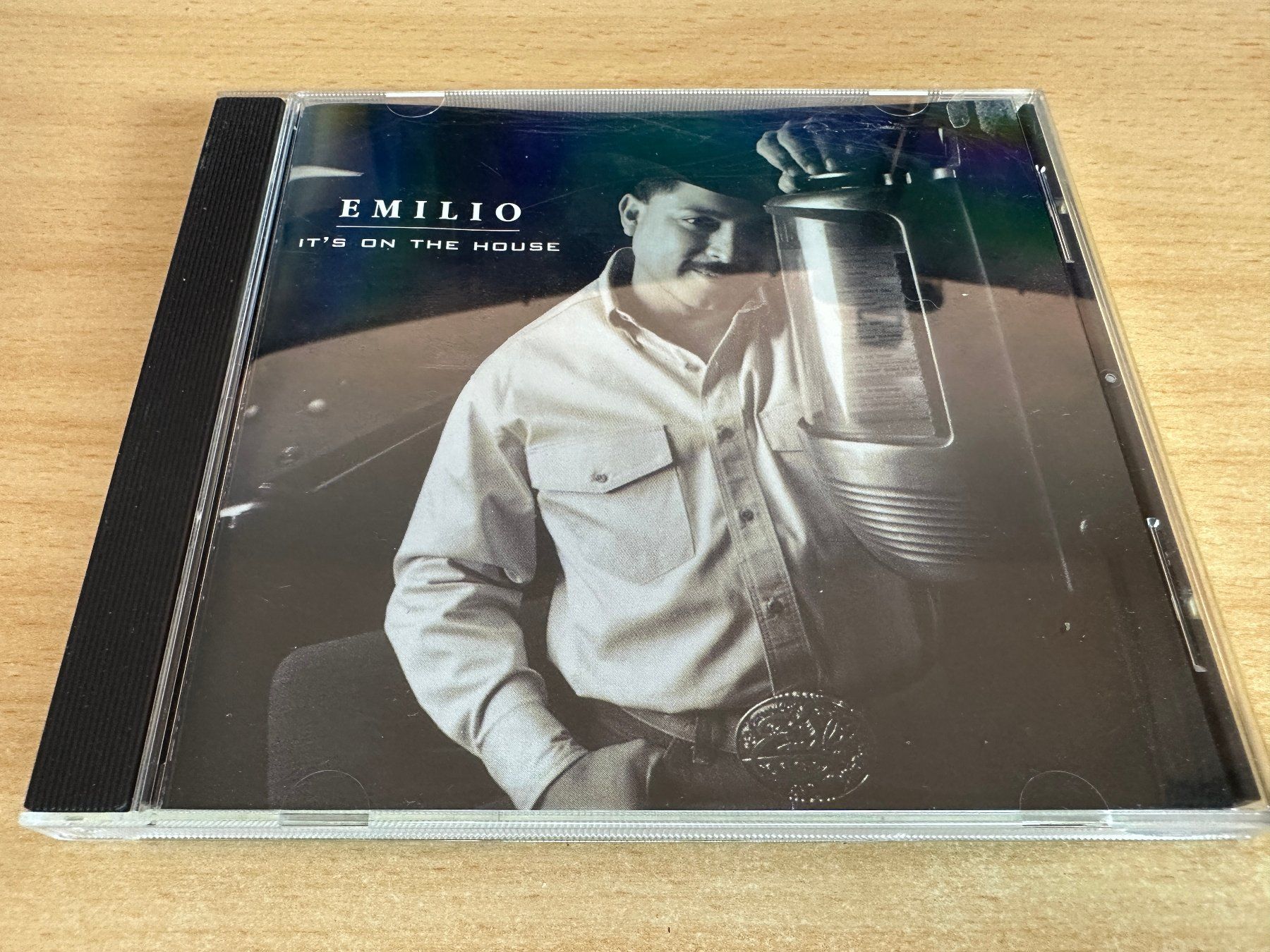 CD: Emilio – It's On The House – Usato da Rikon im Tösstal venduto da Alpenmutz