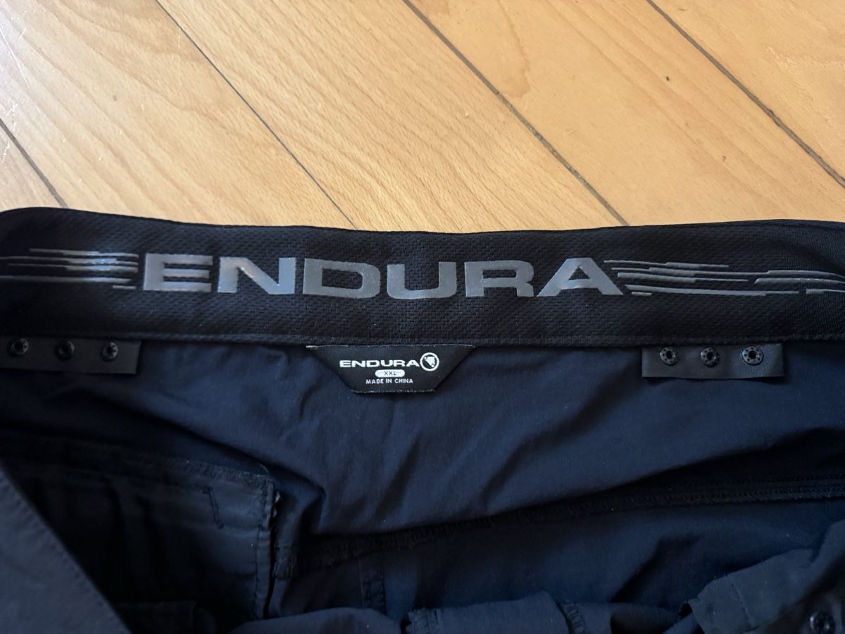 Pantaloni: Endura SINGLETRACK LITE SHORTS – Usato da Zürich venduto da misscheeky 1