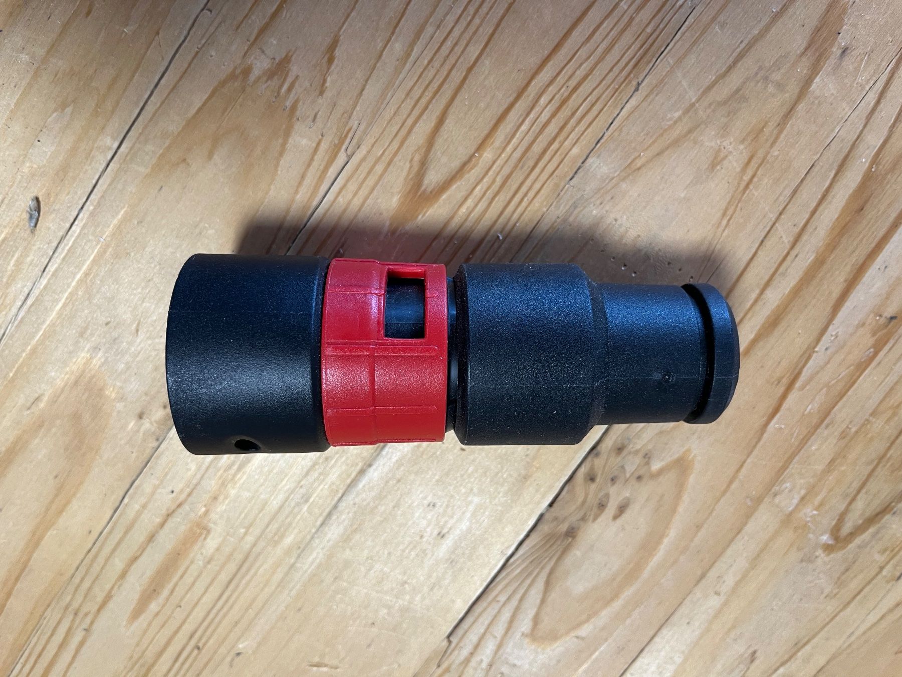 Bosch Unità & Adattatore: Bosch shop vacuum adapter – Usato da Leysin venduto da nevin.mccallum