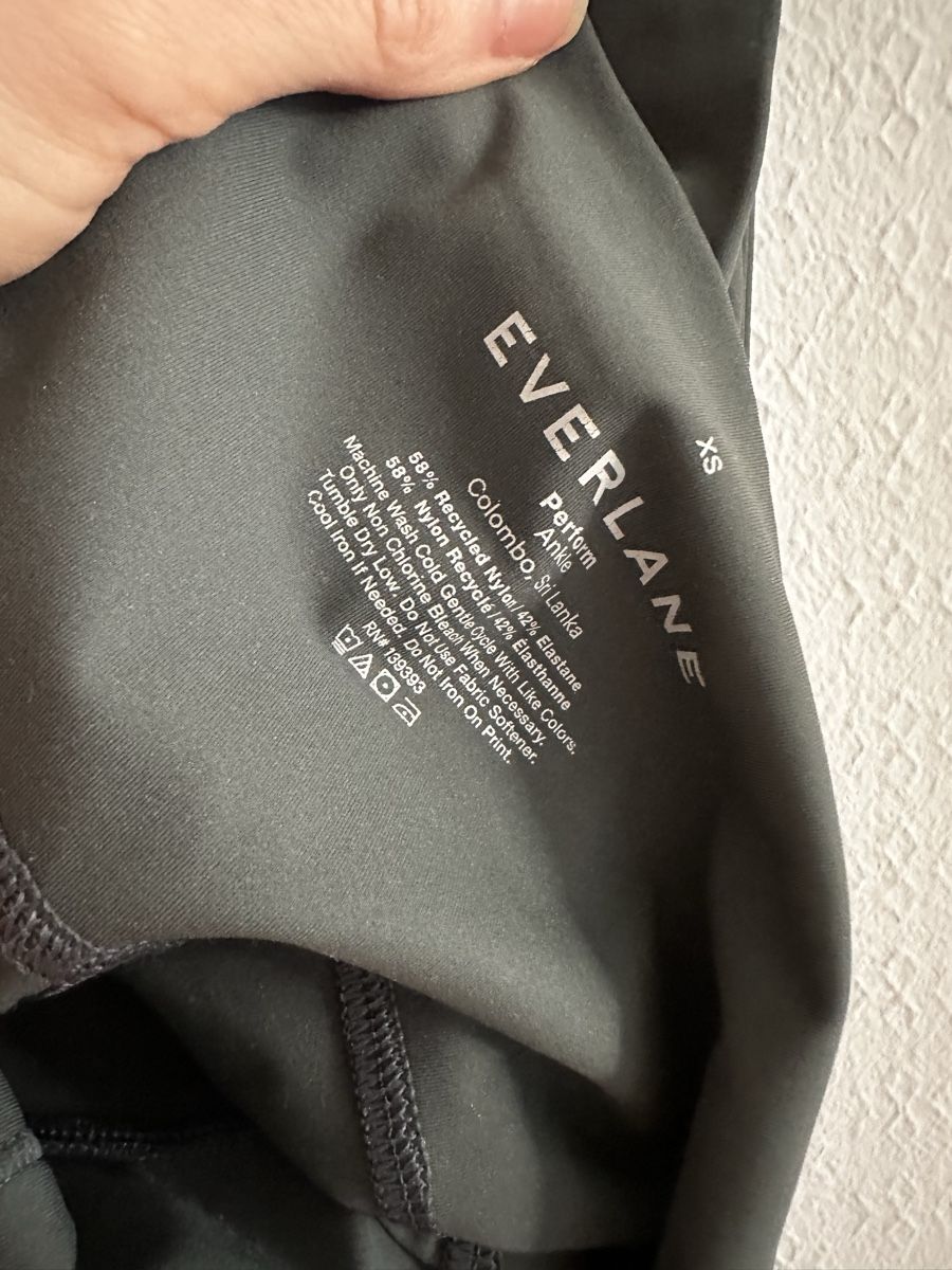 Everlane Leggings: Everlane leggings – Usato da Zürich venduto da aidapo 1