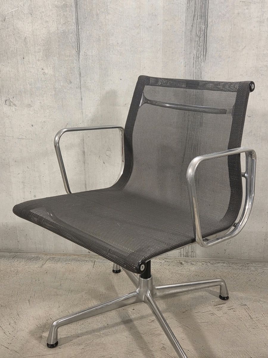 Vitra Sedie: Vitra ea108 Netzbezug – Usato da Urdorf venduto da Msakul 5
