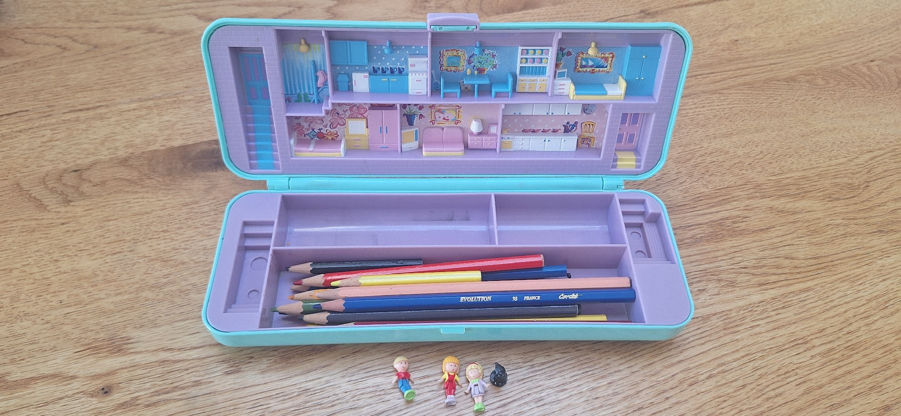 Polly Pocket Giocattoli: Polly Pocket Federmäppchen mit Zubehör – Usato da Gränichen venduto da Blt5