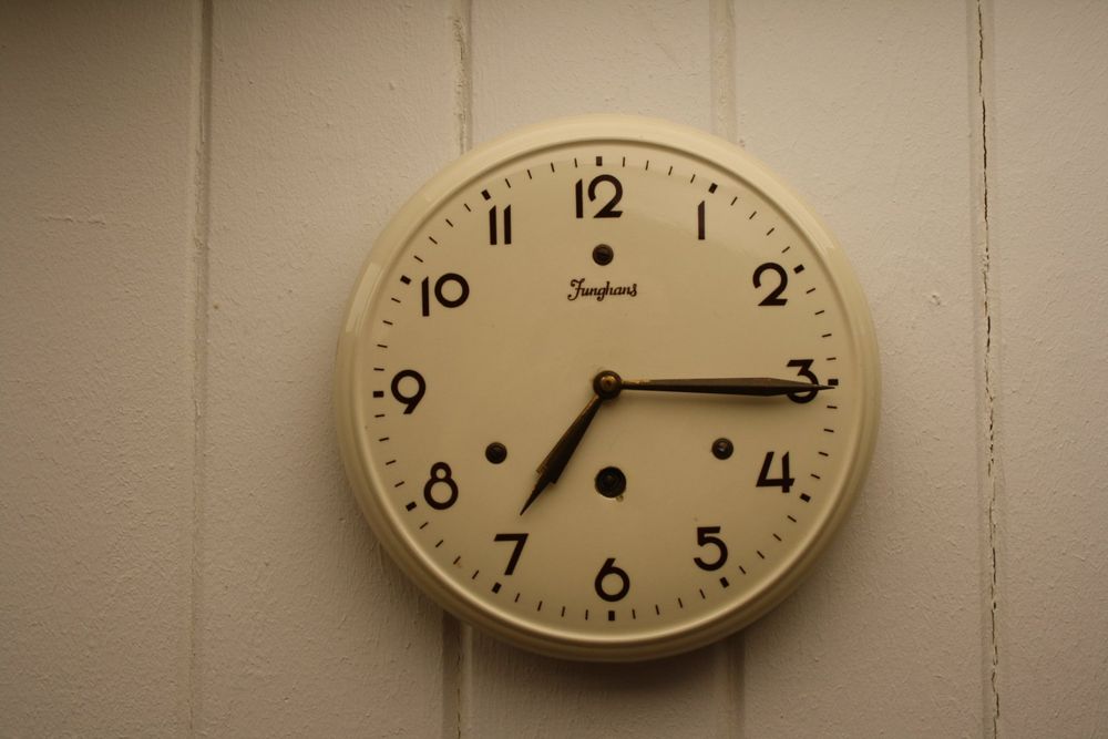 QUMIIRITY Geheime Aufbewahrungsbox Als Wanduhr - Versteck Für Schlüssel & Wertsachen