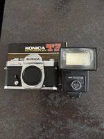 Konica Autoreflex T3 Kamera mit Objektiven und Blitzgerät