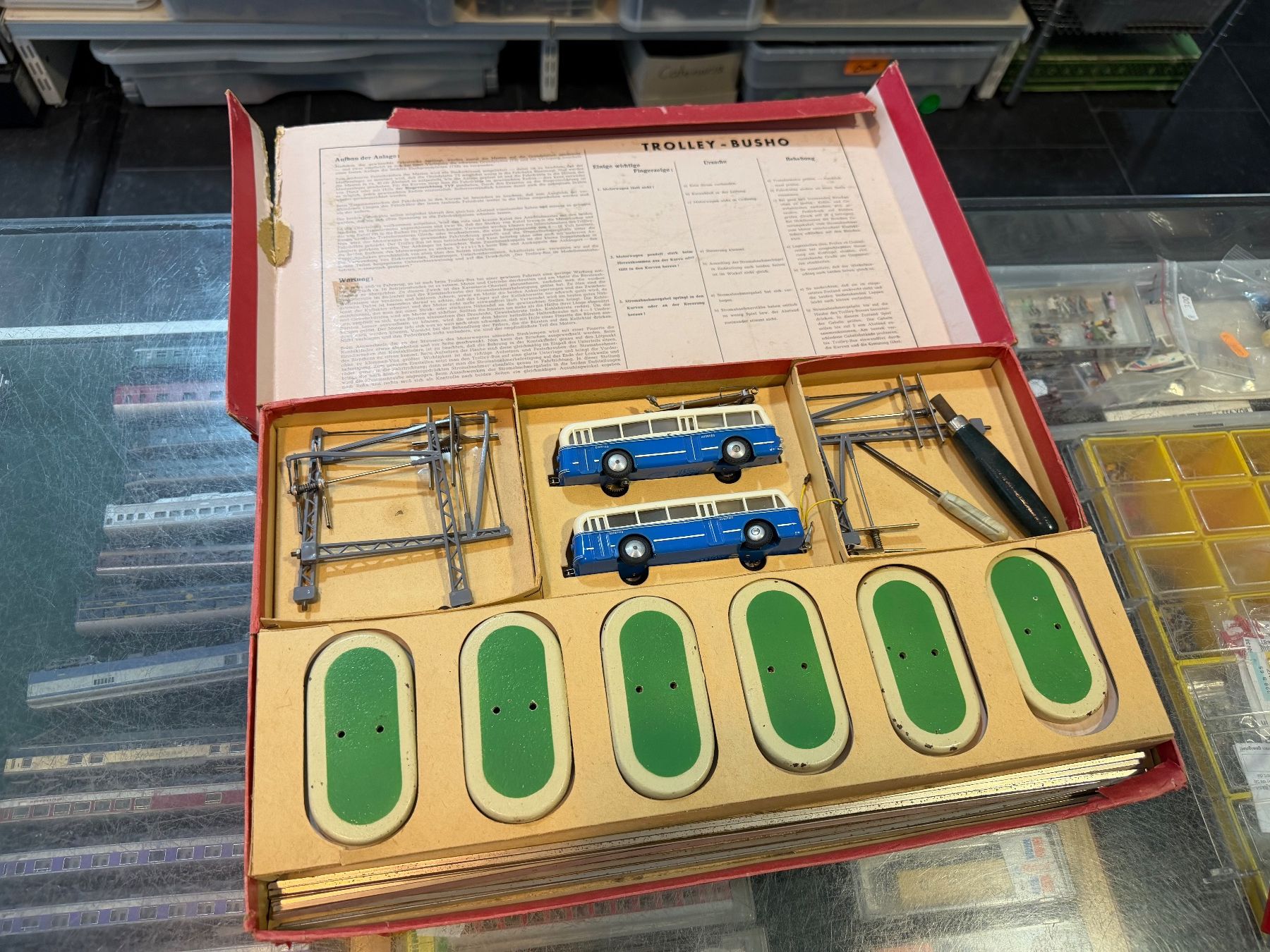 Eheim Modellini di ferrovie: Eheim H0 DC Vintage Trolley Bus 103 – Usato da Chiasso venduto da Carrara-Modellismo