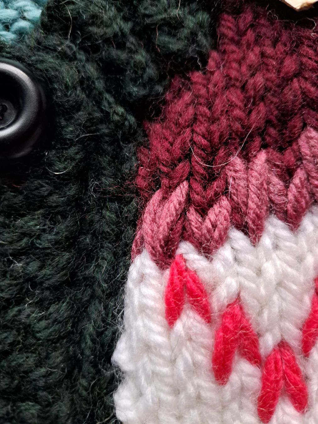 Vestes: Aufwändig gestrickte Wolljacke vielfarbig. – Neuf (Voir description) à Hettiswil par san_kf5h 5