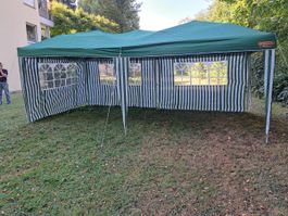 Festzelt mit Seitenwänden