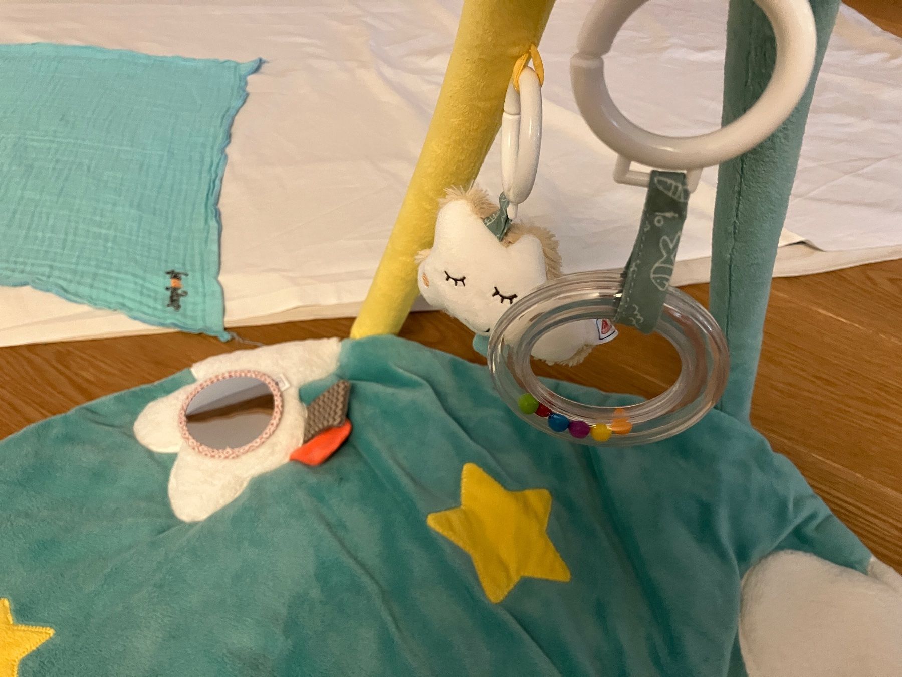 Spielmatte: Baby Fehn Halbrundbogen mit Bär,  3-D-Activity-Decke – Gebraucht aus Sirnach von ac__kxd5 2