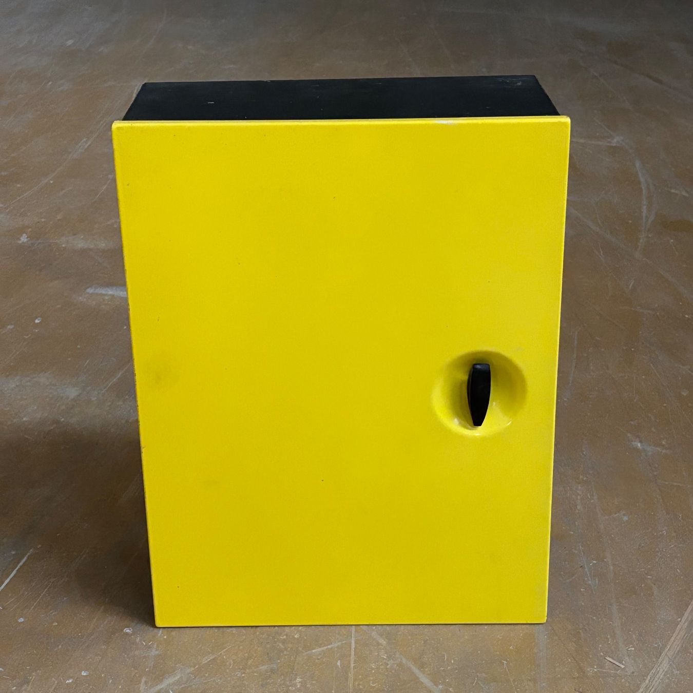 Armadi: 1960er Egloff Apotheker Schrank – Usato da Bern venduto da Modern-Era 3