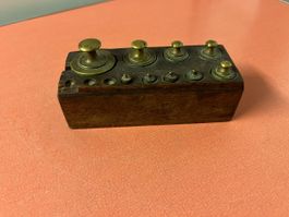 Gewichtssatz Messing Holzbox gebraucht, 9  Stück.