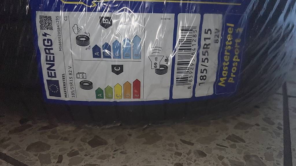 Pneumatici & Ruote complete: Autoreifen neu  – Usato da Löhningen venduto da lia_mdt6 1