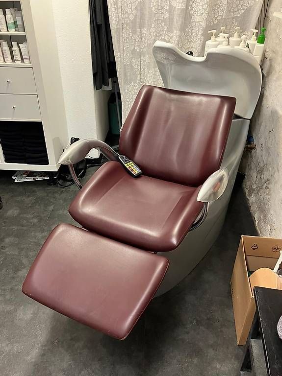 Lettini & sedie per cosmetici: Mobilier de salon de coiffure – Usato da Le Landeron venduto da neuchatel_wuma 1