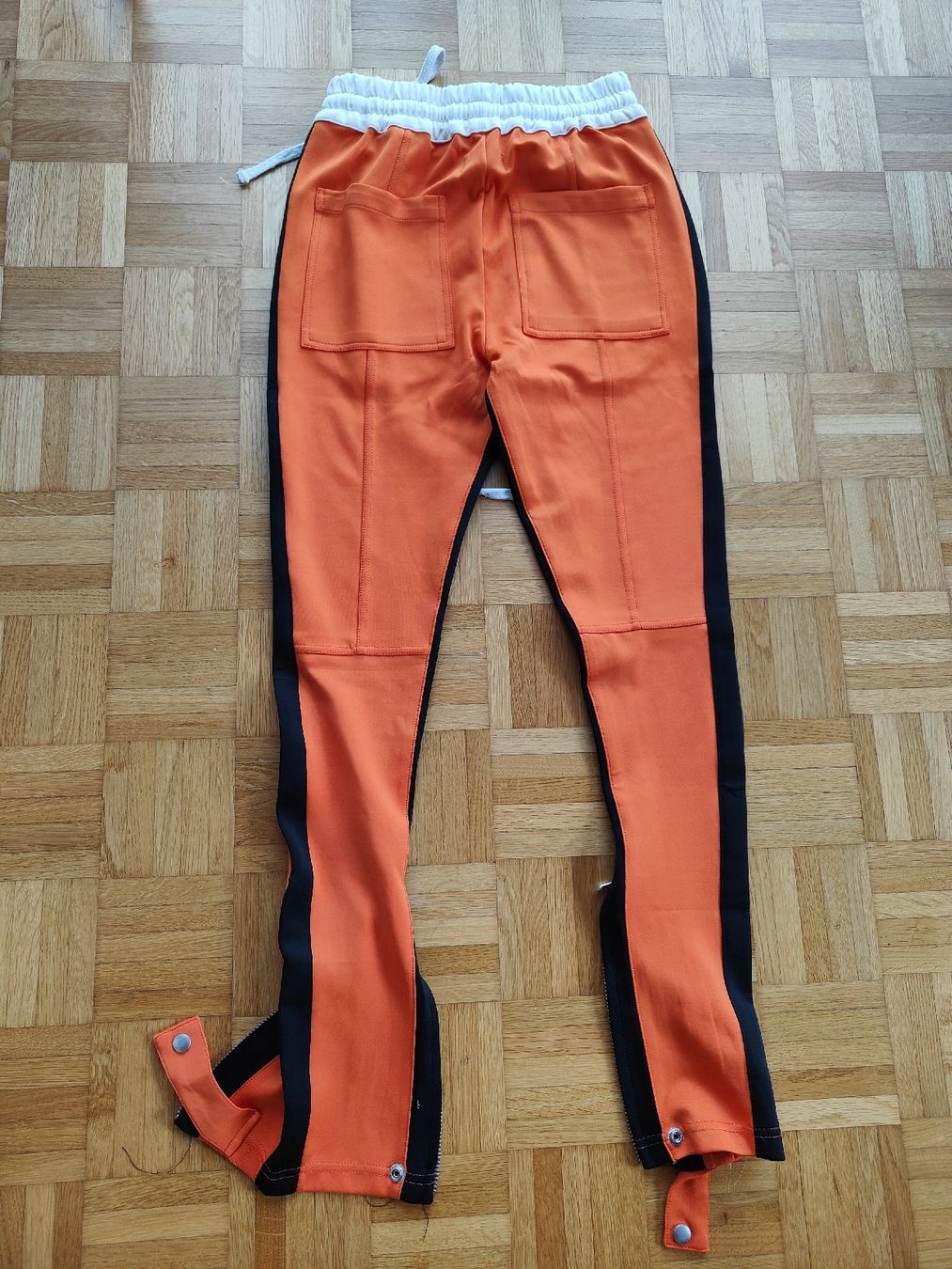 Tute: pantaloni tuta – Usato da Tesserete venduto da eli_y5kr 1