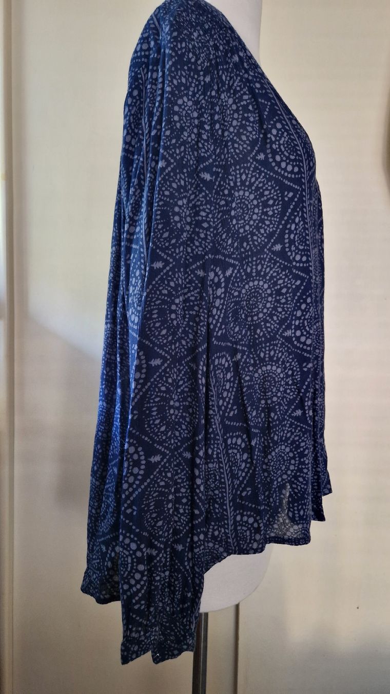 H&M Blusen: Viscose-Damenbluse Gr. 40, Blau gemustert, V Ausschnitt – Neu (gemäss Beschreibung) aus Oberengstringen von Sheera7 2