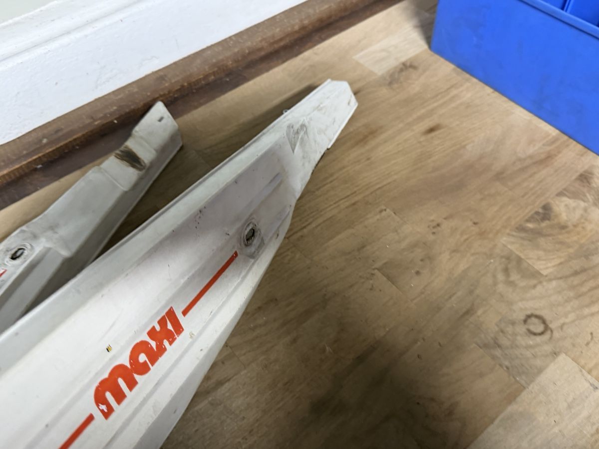 Parti ricambio per ciclomotori: Seitenschützer Puch weiss original – Usato da Bolken venduto da si.x.las 5