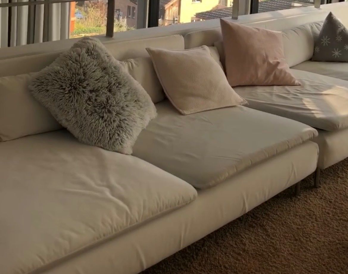Divani: Wunderschönes Sofa in einem feinen rosa Bastellton – Usato da Nenzlingen venduto da Aliza1